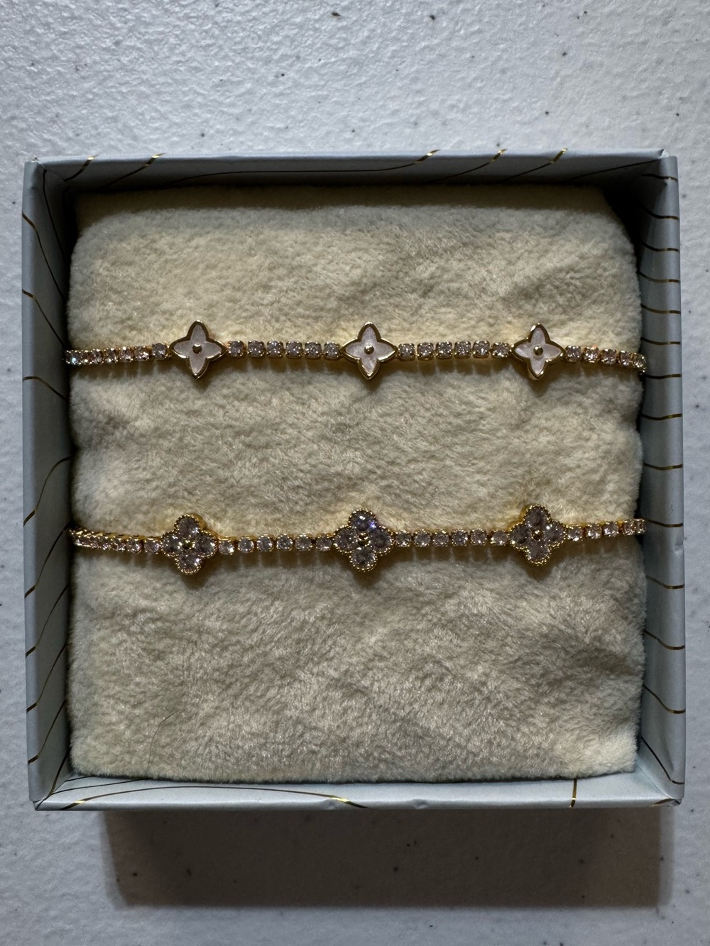 Eyecandy LA Set of 2 Floral Clover Bracelets